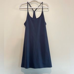 Quince performance dress, navy, EUC